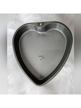 Ecco Heart-Shaped Bakeware in Gray